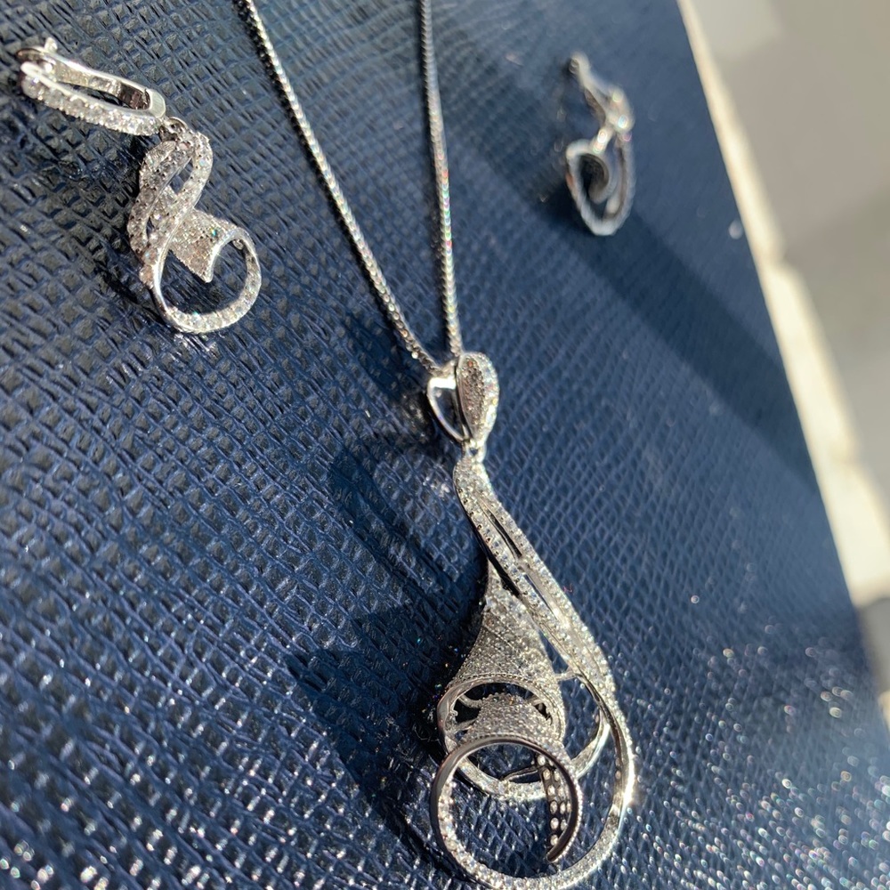Italian Silver 925, never worn, worth of $200.